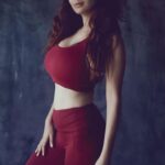 Anveshi Jain Instagram - Because the next few months will go by no matter if you workout or not ! make them count ,even when it means working out from home . Adopting a change , not as efficient but works ! #home #workout #corona #safetyfirst #fitness #motivation #loveyourself Mumbai, Maharashtra