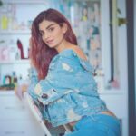 Anveshi Jain Instagram - Treat him right , respect him. Hear him out when something is wrong , it’s not always his fault you know . Thank him for making the effort . If he makes a mistake ,forgive him .he din’t mean it, and he most definitely doesn’t want to hurt you. You are his girl and all he wants is to see you happy . :) incase , if you needed to hear this ,woman ! Shot by - @niteshsquare 🤍 Mumbai, Maharashtra