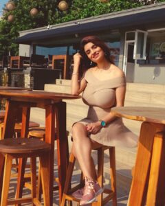 Anveshi Jain Instagram - I am in need of a holiday .. #travel collaborators give me a good deal , It will make me feel less guilty of taking a holiday without a reason 😛. I want to travel , giving this wish out there in the universe -let’s see ! 
Shot by - @pranjalj.111 #travelphotography #travelgram #love #blessed#grateful