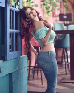 Anveshi Jain Instagram - You are my favourite distraction 💓
Shot by - @flutter_me_shutters___ 
MUA- @divyas_mua 
#photography #photo #ootd #anveshijainapp #love #delhi
