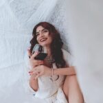 Anveshi Jain Instagram - I wish I could be chilling a bit like this(expect the wine ,I don’t drink ) but right now I am busy researching the ancient “Kamasutra” for next Series on The Anveshi Jain App !!! You’re gonna be blown away , I promise !!! Also , just for you to know it’s not only about one sexy thing, there is so much , take it from the girl from Khajuraho 😉#workinprogress #sexystuff #kamasutra #anveshijainapp #anveshijain #anveshijain🔥🔥 #white #photography #shooting #erotica #theartofseduction #love Concept & Styled by - @vasundhara.joshi Hair Make-up @divyas_mua Mumbai, Maharashtra