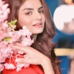 Anveshi Jain Instagram - Dear collaborators, Here , I want to appreciate ARTISTS who have been kind to me to “collaborate” and go out of the way to make one Photograph look perfect. I want to put some light on the “efforts “ of artists who collaborates just for a tag on our profile . Can I take please your time to explain how talented these artists are and how different in their crafts yet same life story like you & me - left home , might be going through crisis, haven’t worked in while, needs money, college going ,up till late editing pictures yet... yet .. yet .. they’ll come next day 6 am for their passion to thrive & for a tag on your profile . I bow down to you artists who collaborate and work for us at minimum expectations because it’s not about money , it’s about feeling valued . I remember hating myself when someone offered 3thousand for hosting a show when I started .It’s humiliating. I value you and I can tell you are going places for the passion that you have . Thank you @flutter_me_shutters___ for managing this passion along with your college @minishamendonza met you on the set but loved your style. It’s gifted. @vasundhara.joshi you hard working girl . You make your parents proud. The shields you broke is unimaginable. @divyas_mua coming from Nasik every single time I can only imagine . @pranjal_kjain you are meant for Hollywood fashion photography and that’s not far . @sakil_kunwar you are class and perfection. You helped me groom. May you get everything and more !❤️ Actors n Influencers please tag and promote your team as we know not all the followers are potentially converting. Xoxo! Oheka