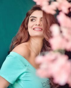Anveshi Jain Instagram - You are my favourite distraction 💓
Shot by - @flutter_me_shutters___ 
MUA- @divyas_mua 
#photography #photo #ootd #anveshijainapp #love #delhi