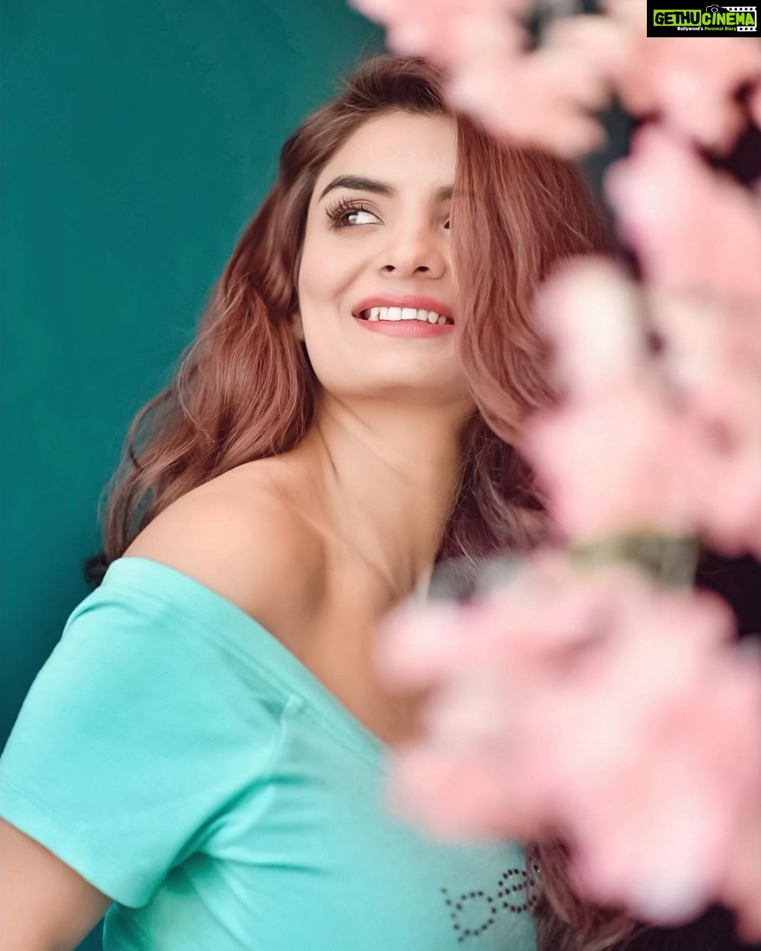 Anveshi Jain - 271.8K Likes - You are my favourite distraction š
Shot by - @flutter_me_shutters___
MUA- @divyas_mua
#photography #photo #ootd #anveshijainapp #love #delhi