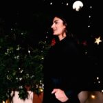 Anveshi Jain Instagram - Merry Christmas 🎄 I love you ❤️#merrychristmas #christmas #love #photography #photoshoot #goodevening #black #winter #christmastime #grateful Shot by : @pranjal_kjain