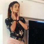 Anveshi Jain Instagram - Before the looks become killer ,they are tested ! Styled by : @minishamendonza #looktest #webseries #anveshijain #photography #shooting Mumbai, Maharashtra