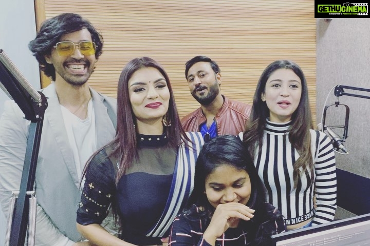 Anveshi Jain Instagram - We will miss you #ahmedabad. Enroute #surat!! See you in a bit .. ! Baroda Ahmedabad National Highway