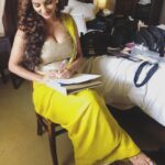 Anveshi Jain Instagram - P.S- Absolutely not trying to show off anything 🙈the fitting is such 🐣! Anyway coming to the point , I used to write letters to my FANS and family to wish or encourage them while I was on sets of my upcoming film “G”which is releasing coming 3rd Jan . You know I am an old school and I connect with people on a deeper level . I wanna know your story ,I wanna be there for you , well thanks to @instagram and personal Apps that I can be closer than ever to you . Guys , if you want to encourage your friend or wish them well or make their special day even more special, I am there . There is a “Greetings section on Anveshi Jain app where you can write the message u want to give ,I will make a video and send it to you ! Cheers ! Mandvi Beach, Kutch