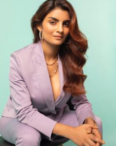 Anveshi Jain Instagram - TED TALK Ready ! Shot by - @santoshmishraphotography Styled by: @vasundhara.joshi Wardrobe: @brownmens_wardrobe Jewelry: @the_jewel_gallery Pumps: @gucci HMUA @sakil_kunwar