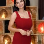 Anveshi Jain Instagram - My Ted talk look ! It’s time to give credits to people & brands who made it happen again for the second time ! Kudos & thanks to :- Styled by: @vasundhara.joshi Wardrobe: @pitambara_manisha Jewellery: @the_jewel_gallery Shot by : @shutter.factory.official I love your work guys ! ❤️ Mathura, Uttar Pradesh