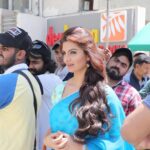 Anveshi Jain Instagram - “G “ Releasing 3rd Jan 2020. These are some of the precious moments from the set . BTS Alert !!!! 😛 I am so in love with the look and feel of “Vidya “the character I am playing. Thank you @ashadeepcine @gthefilm , Aditya & Mr. Mahendra Patel Ji #gthefilm #bts #lovequotes #love #blessed #grateful #blue #shooting #bts #btsedits #anveshijain #gujratifilm #photography Gujarat