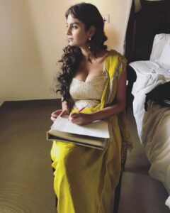 Anveshi Jain Instagram - P.S- Absolutely not trying to show off anything 🙈the fitting is such 🐣! Anyway coming to the point , I used to write letters to my FANS and family to wish or encourage them while I was on sets of my upcoming film “G”which is releasing coming 3rd Jan . You know I am an old school and I connect with people on a deeper level . I wanna know your story ,I wanna be there for you , well thanks to @instagram and personal Apps that I can be closer than ever to you . Guys , if you want to encourage your friend or wish them well or make their special day even more special, I am there . There is a “Greetings section on Anveshi Jain app where you can write the message u want to give ,I will make a video and send it to you ! Cheers ! Mandvi Beach, Kutch