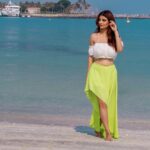 Anveshi Jain Instagram - My First Original song releasing soon ! Kudos to the wonderful team ! Dop- @atif.sidh @kashif.ali.2007 Asst. director -@mateenkhanphotographyfilms3956 makeup artist -@sj_makeupartistry Photography- @dubaiangle Jumairah Beach, Dubai,UAE