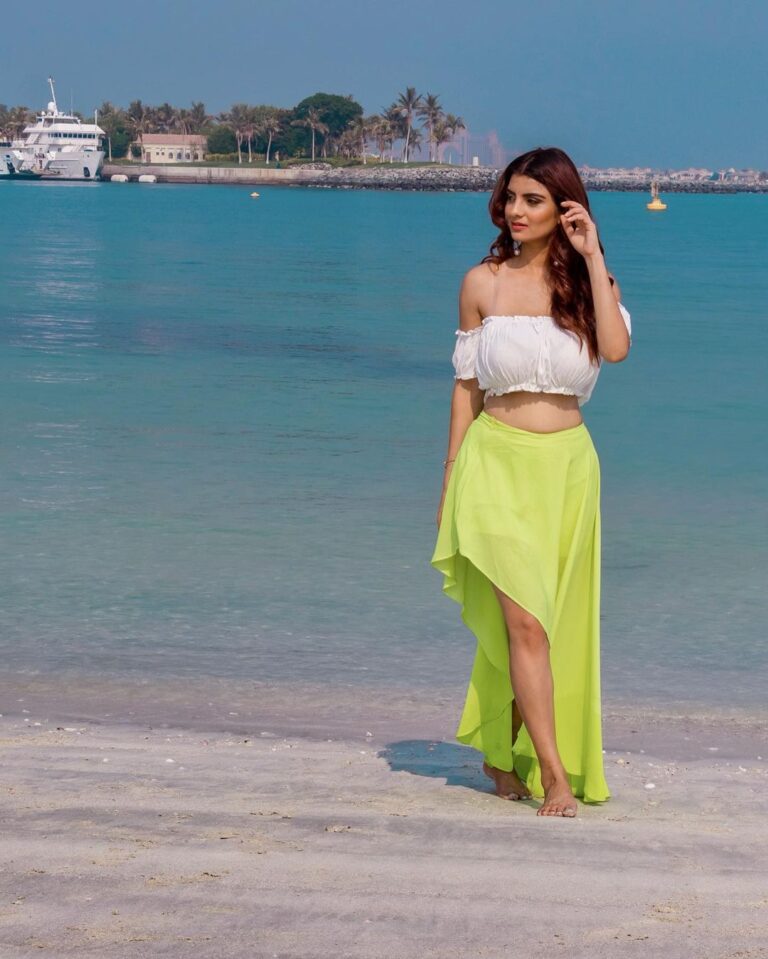Anveshi Jain Instagram - My First Original song releasing soon ! Kudos to the wonderful team ! Dop- @atif.sidh @kashif.ali.2007 Asst. director -@mateenkhanphotographyfilms3956 makeup artist -@sj_makeupartistry Photography- @dubaiangle Jumairah Beach, Dubai,UAE