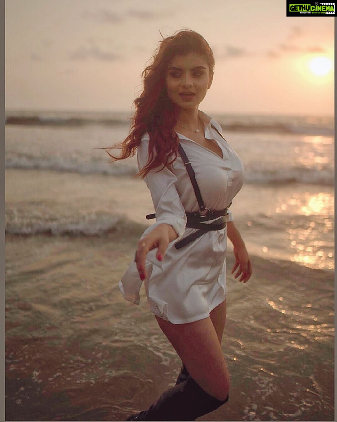 Anveshi Jain Instagram - Releasing today ! #coversong #anveshijain Madhya Pradesh