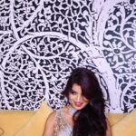 Anveshi Jain Instagram - BTS from the last time around in #ahmedabad . A Random singing bit somehow I tend to do that in every shoot .. lol ..I am more of a singer than a model and surely an entertainer for the photographers & for the rest of the team . 😛 Photoshoot executed by - @ginifashionofficial Ahmedabad, India