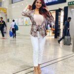 Anveshi Jain Instagram - See you my favourite #ahmedabad ❤️ #airportlook#anveshijain Mumbai Airport