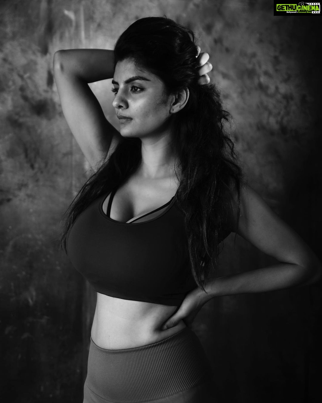 Anveshi Jain Instagram - I want to see what happens if I don’t give up ! Terminal 2 Chatrapati Shivaji Terminal Mumbai