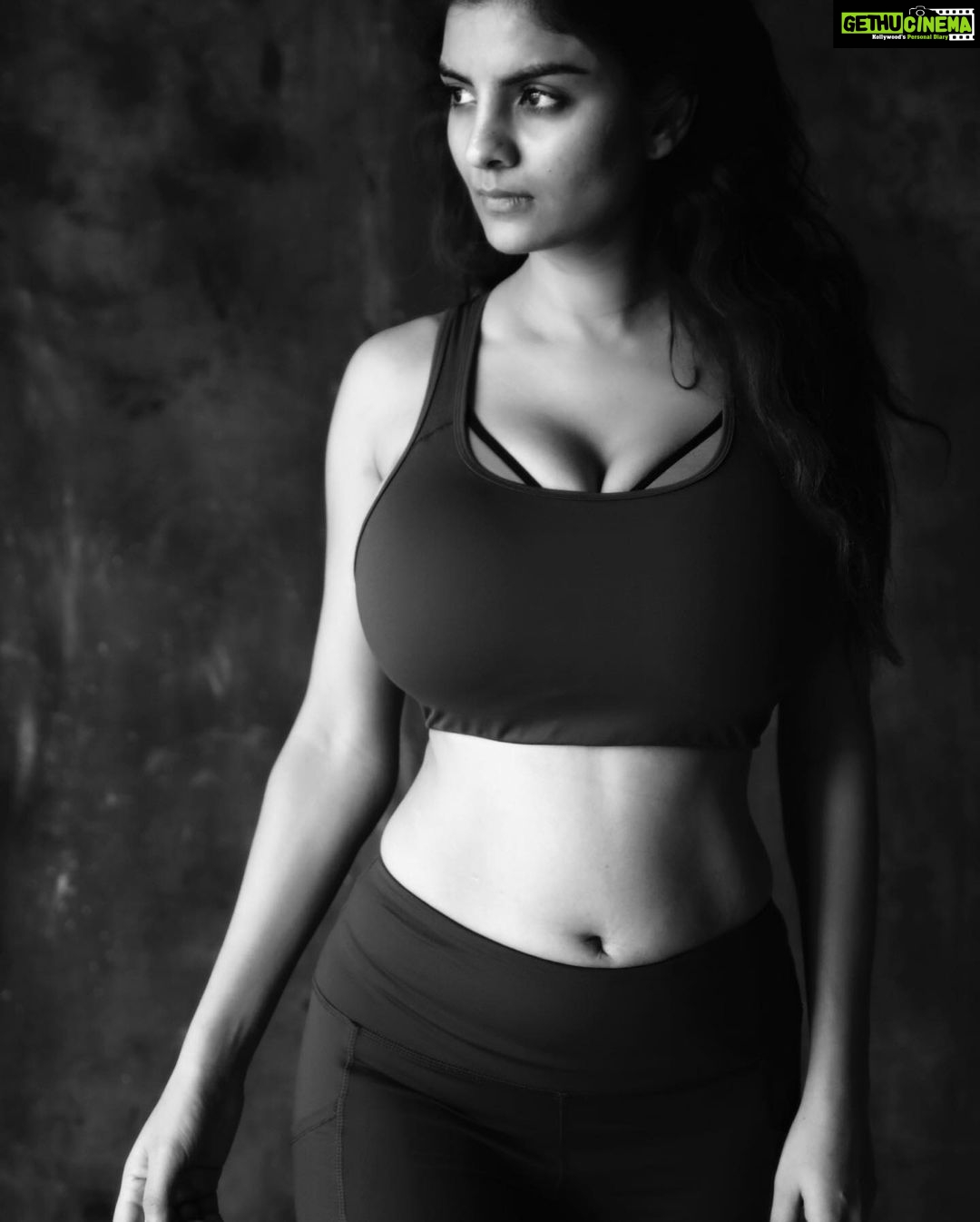 Anveshi Jain Instagram - I want to see what happens if I don’t give up ! Terminal 2 Chatrapati Shivaji Terminal Mumbai