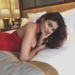 Anveshi Jain Instagram - “The art of seduction - The Touching “. This video received a brilliant response from you . I personally loved writing and researching about it . If you’ve it ,watch it on Gandi Baatien only on Anveshi jain App ! And this red dress is something else ! Do you want this dress ,let me know .. I am planning to giveaway as you have been so wonderful ! Message me on Anveshi jain App ! #anveshijainapp#anveshijain #lovequotes #love #the artofseduction Mumbai, Maharashtra