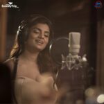 Anveshi Jain Instagram - Part 1 of cover song Tum hi Ana ! Subscribe to @easymusicofficial & to easymusic on YouTube . Do you like it ? I love you ♥️ Mumbai, Maharashtra