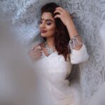 Anveshi Jain Instagram - ताउम्र बस एक ही बात याद रखिये , इश्क़ और इबादत मैं नीयत साफ़ रखिये । Hair Make-up @divyas_mua #trendingontwitter #anveshijain #gratefuldead #love #you #loveyou #instagram #ootd #picoftheday #blessed #humbled #beyond #words Mumbai, Maharashtra
