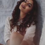 Anveshi Jain Instagram - मुस्कुराते चेहरे , राज़ गहरे । Concept & Styled by - @vasundhara.joshi Hair Make-up @divyas_mua Choreographed by - @bishu09 Photography Team @pavansoni_photography @realsachinsn @dhirajbachhav @laltain_wala
