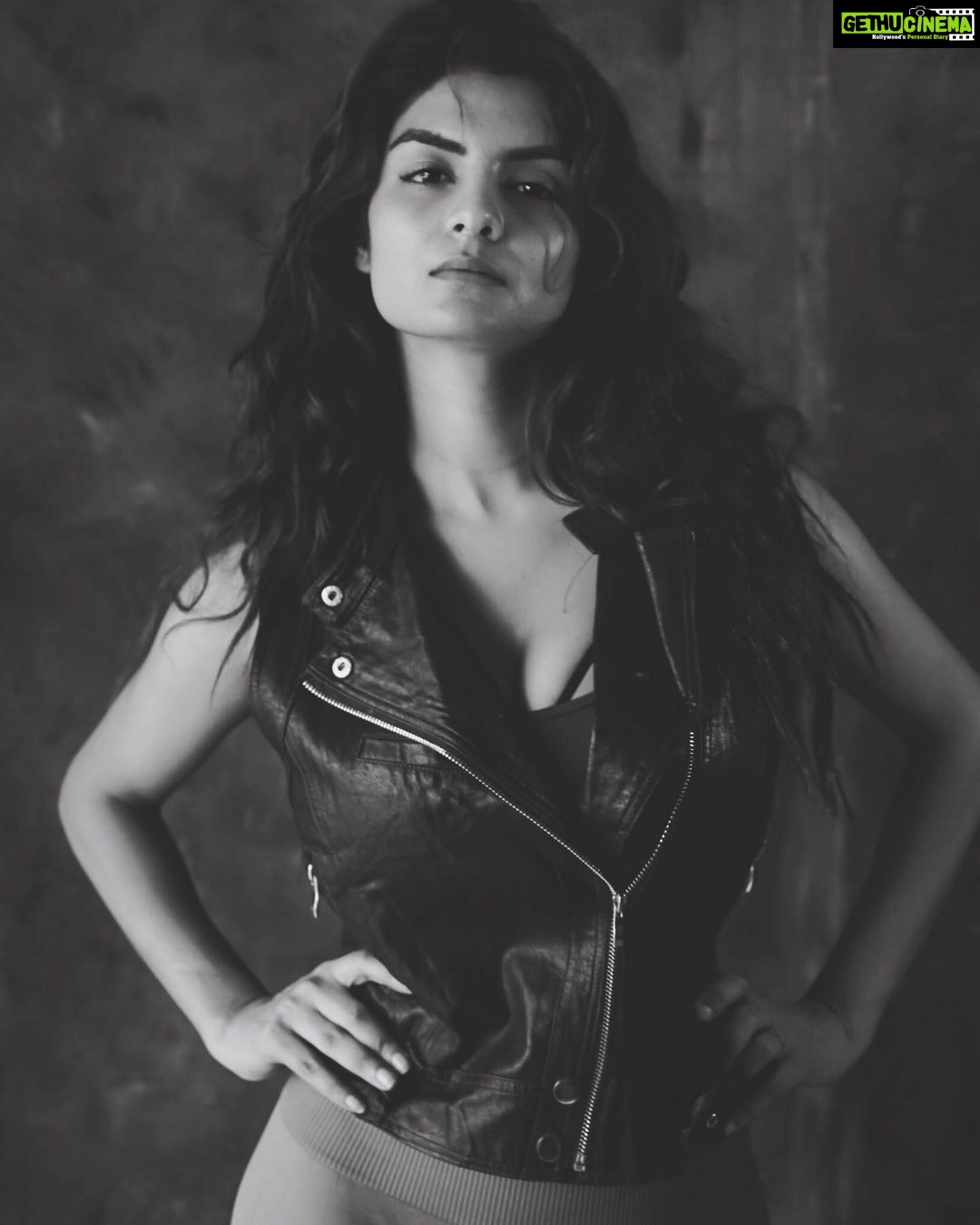 Anveshi Jain Instagram - “You are mad , bonkers , completely off your head But I’ll tell you a secret All the best people are .” #anveshijain #anveshi#love #instagram #ootd#black#you#loveyou #instagood