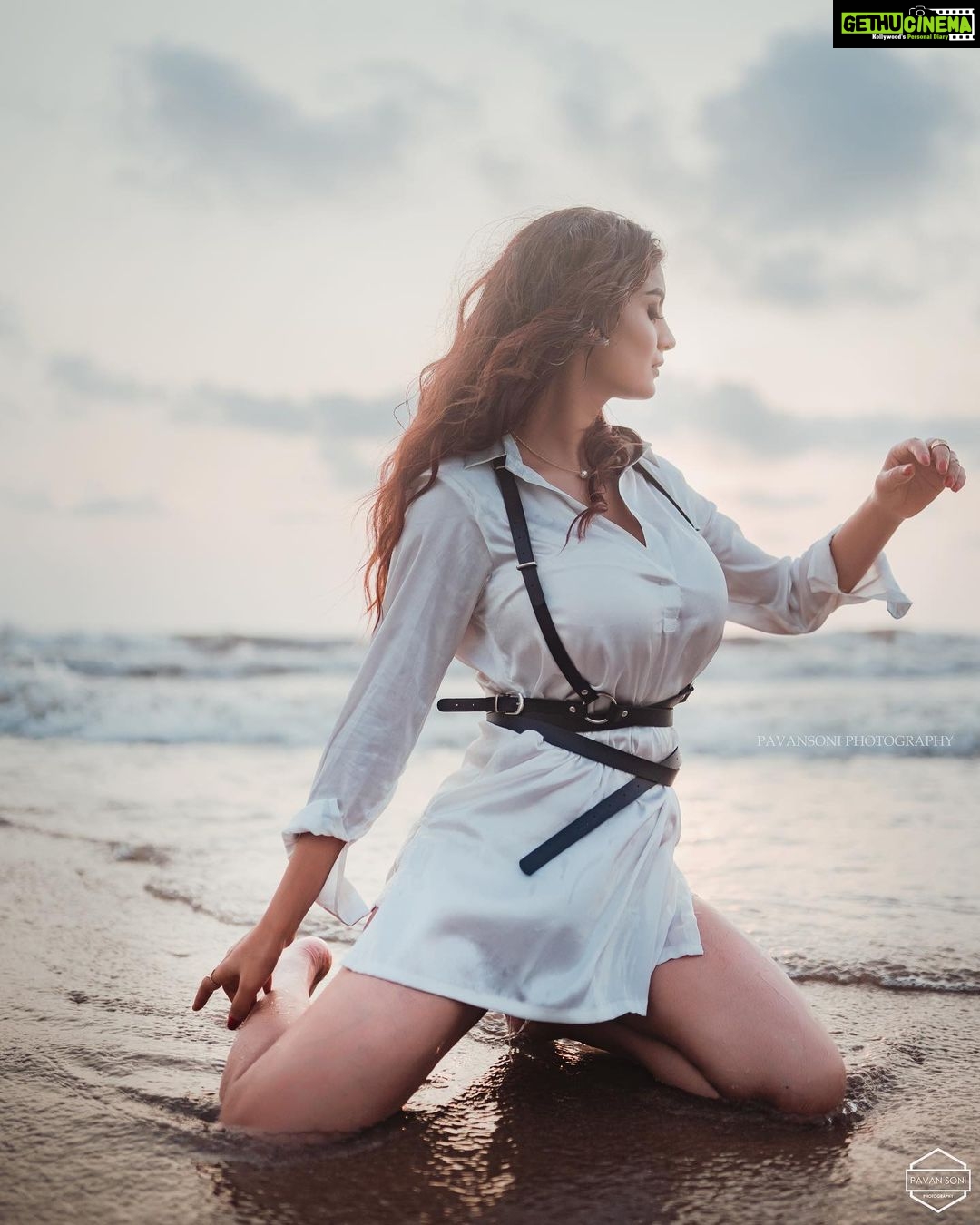 Anveshi Jain Instagram - Your perception of me is a reflection of you My reaction to you is an awareness of me . Styled by- @vasundhara.joshi Photographer @pavansoni_photography Hair Make-up @divyas_mua Photography Team @pavansoni_photography @realsachinsn @dhirajbachhav @laltain_wala Mumbai, Maharashtra