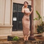 Anveshi Jain Instagram - Styled by - @vasundhara.joshi makeup by - @kirann.shah9461 shot by -@pranjal_kjain @addi.pandey #love #beige #curvygirl #loveyou #instagram #insta #picoftheday #picture #rain #photoshoot #photography