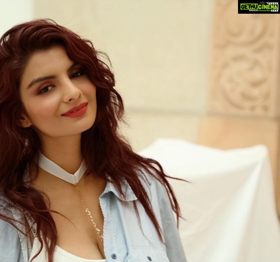 Anveshi Jain Instagram - Have you checked the new video on anveshi jain app? #anveshijain #anveshijainapp#love #loveyou #instagram #picoftheday #photoshoot#blue