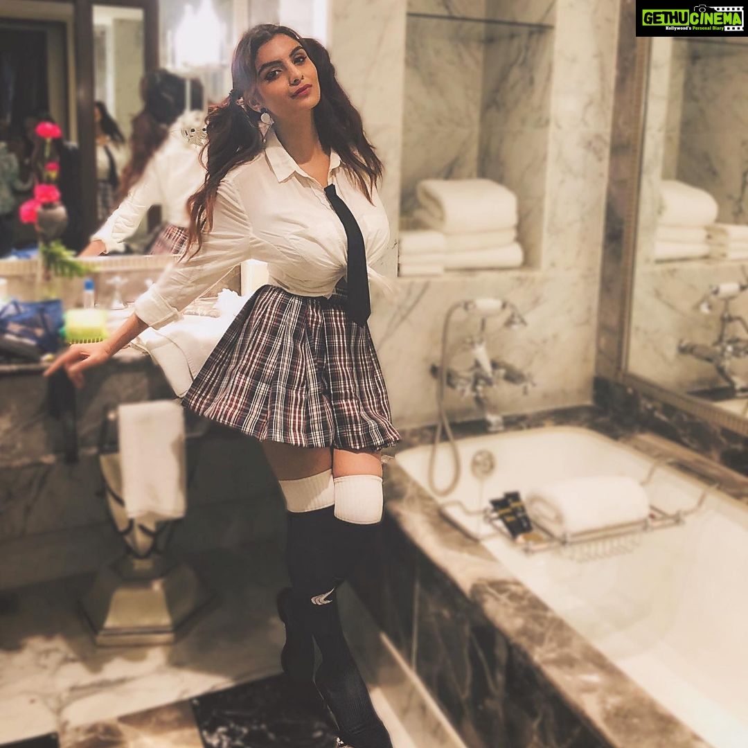 Anveshi Jain Instagram - Back to school !!!! Episode Releasing tonite ! Link in the bio .@anveshi25 @anveshi.jain Styled by - @vasundhara.joshi ITC Grand Maratha