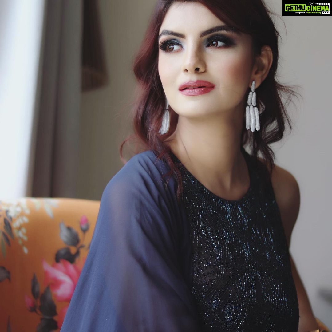 Anveshi Jain Instagram - Styling by @ginifashionofficial Makeup & hair by @gunjanpandey Photography by @chintan_111 @abhis_picgraphy Ahmedabad, India