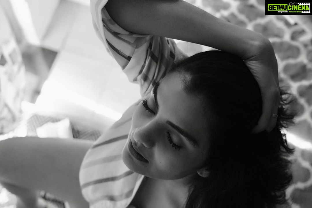 Anveshi Jain Instagram - I promise I ‘m not what you’re used to .. #maintainyourmystery🎭 #gandibaatein #comingsoon #anveshijain #anveshijainapp #love #youaregoingtoloveit #theartofseduction #touch #yourinnerselfknows shot by @niteshsquare Mumbai, Maharashtra