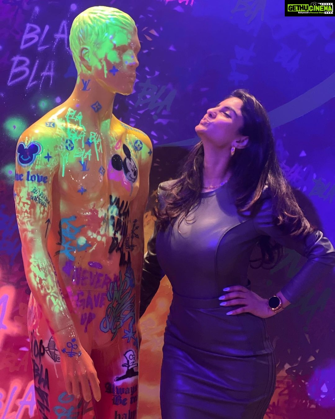 Anveshi Jain Instagram - Happy holi you guys ✨💝🎁 Bla Bla Dubai