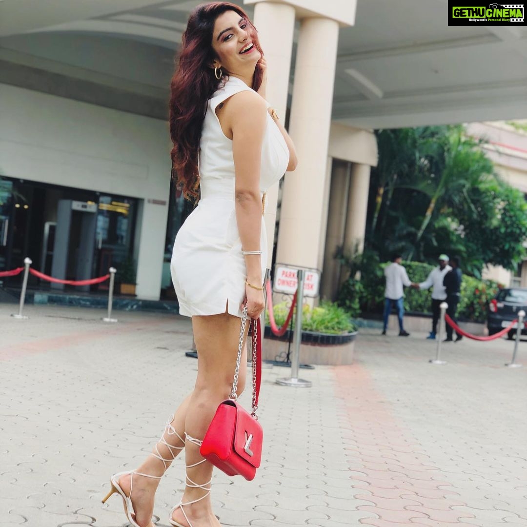 Anveshi Jain Instagram - Boss Promotions in Indore ! Outfit - @forevernew_india footwear- @zara Sayaji Indore