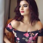 Anveshi Jain Instagram - Eye contact and a lip bite 💋😉 Styling by @ginifashionofficial Makeup & hair by @gunjanpandey Photography by @chintan_111 @abhis_picgraphy #gandibaat #anveshijain #love #lovequotes #photoshoot #photography #photographer #instagram #instagood #live #picoftheday #picture #blessed #gratitude #thoughts #actress #blogger #pureseduction Mumbai, Maharashtra