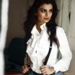 Anveshi Jain Instagram - Show me Love . I don’t want to hear it. I am a visual learner . #illustration #portraitphotography #thought #loveyourself #picture #pic #love #lovequotes #anveshijain #indian #picoftheday #ootd #fashion #fashionnova #photography Makeup by-@priyanka.p.sethia Shot by - @pranjal_kjain Mumbai, Maharashtra