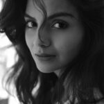 Anveshi Jain Instagram - बहुत कुछ कहना है तुम्हें , बिनकहे ! Shot by -@niteshsquare #illustration #portrait #love #lovequotes #thought #loveyou #instagram #black&white#anveshijain Mumbai, Maharashtra