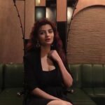 Anveshi Jain Instagram - Aya na tu ♥️♥️Reprise with Soofyan band . Shot by - @pranjal_kjain And @thehumanfellow Singer- @anveshi.jain & @aamirsaeed_soofyan @soofyantheband Bombay Cocktail Bar