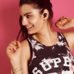 Anveshi Jain Instagram - I am such a fan of gadgets specially these news @zebronics ,they are called “Zeb-peace “. They are so cool to flaunt and they sound amazing . #zebpeace #zebronics #anveshi #anveshijain #loveyou #headphones #wirelessheadphones #black Make up by -@priyanka.sethia Shot by -@pranjal_kjain Mumbai, Maharashtra