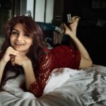 Anveshi Jain Instagram – ऐब “ भी बहुत है मुझमे, और “ख़ूबियाँ “भी ,  ढूँढने वाले तू  सोच ,तुझे चाहिए क्या मुझमें।।
#anveshijain #lovequotes #portraitphotography #love #new #red #project #photoshoot #anveshi #instagram #instagood 
Shot by – @mr.edkavishe