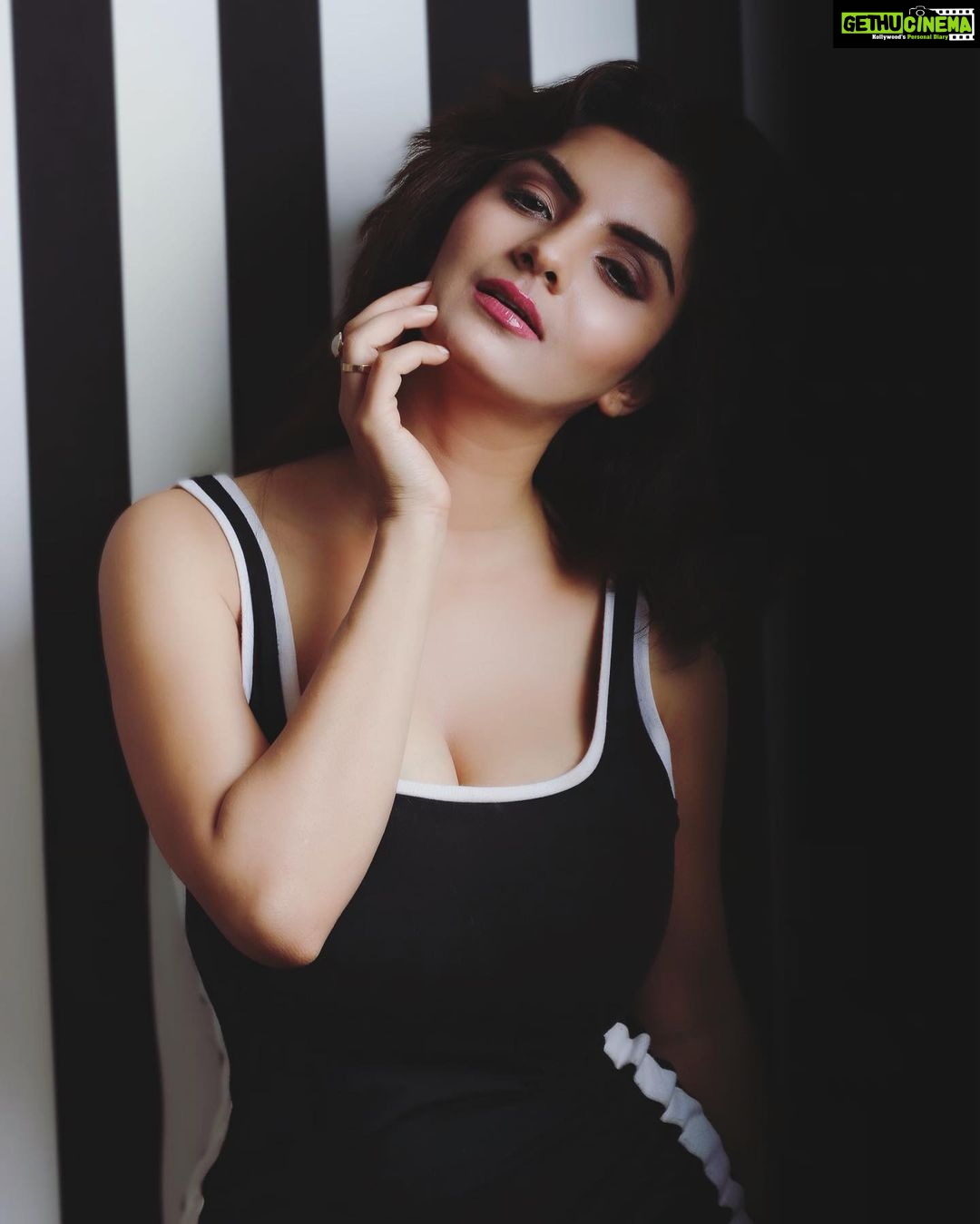 Anveshi Jain Instagram - I am in love with the raw ,natural ,organic human state. The bed head ,the yawns ,the stretches that pull up your shirt,the way wind blows your hair ,the laughing so hard you tear up ,the sleepy eyes,the butterflies in your stomach moments ,the true moments tha hold no mask over us ,that is purely us ,only pure and raw and under appreciated moments like these I fall in love with humanity. Mumbai, Maharashtra