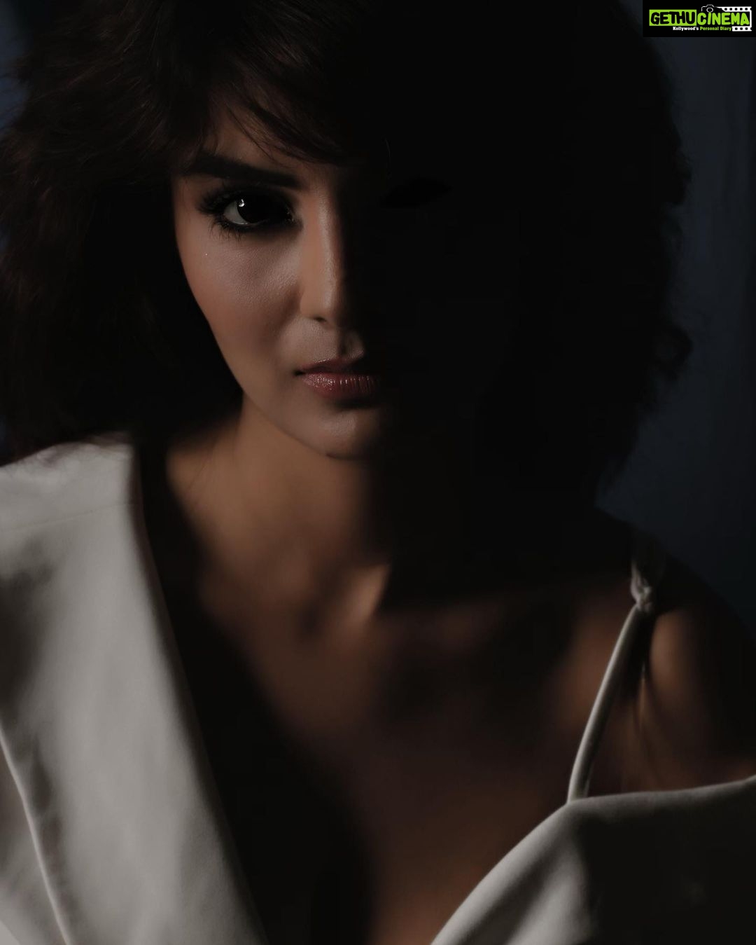 Anveshi Jain Instagram - “Nobody can hate you with more intensity than someone who used to love you .” Shot by - prkash ! #lifelessons #truth #life #blessed #beauty #instagram #picoftheday #pictures #photoshoot