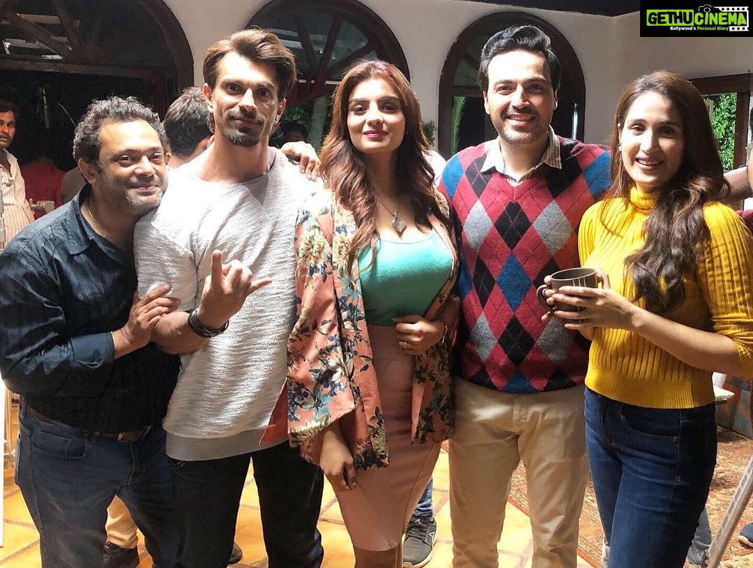 Anveshi Jain Instagram - This year started on such a good note .. Loving knowing these people . Next webseries coming soon ! #staytuned #coming soon #love #goodpeople #goodwork #newproject #webseries #anveshijain