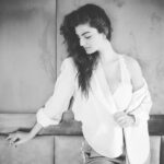 Anveshi Jain Instagram – It takes grace to remain kind in cruel situations.
Shot by – @mr.edkavishe 
#anveshijain #black #blackandwhite #blessed #lovequotes #love #potrait #photoshoot #mumbai #ahmedabad_instagram #bollywood #google #instagram #insta #picoftheday #pic #motivation #selflove #strong #beyonce #be #soft #glasses Mumbai, Maharashtra