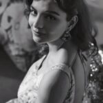 Anveshi Jain Instagram - मुझे कहना नहीं आता अब तुम समझना सीख जाओ । शॉट by - @niteshsquare #blackandwhite #anveshijain #love #instagram #picoftheday Nagpur City