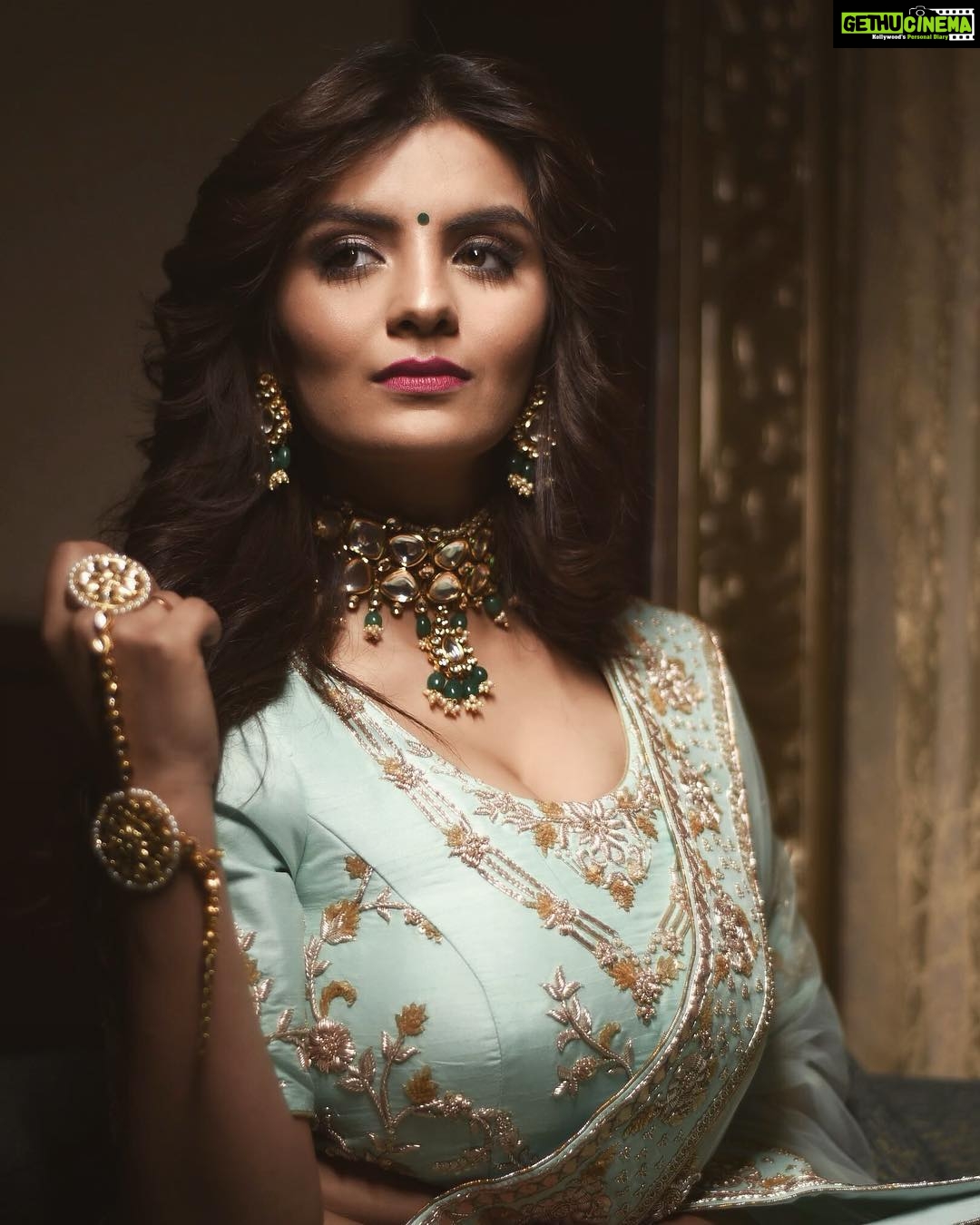 Anveshi Jain Instagram - Styled by @ginifashionofficial Captured by :- @fstop_1.9 Assisted by :- @kp_keval @dhruvalpatel_photography HMUA :- @makeup_preet Garments :- @voheras_the_designer_studio designer_studio Jewellery :- @ginifashionofficial Ahmedabad, India