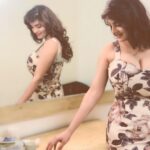 Anveshi Jain Instagram - मुझे चाहिए कोई बिलकुल मेरे ही जैसा किसी बेहतर से मेरी बनती ही नहीं है । #word #instagood #love#likeme #goals #instagram #ootd #me #curvy #curvywoman #blackandwhite #beige #model #singer #actress #anchor #coach #motivation #likeforlikes #instapic #instafashion #photooftheday Endemol Shine India