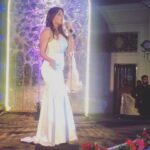 Anveshi Jain Instagram - About last night ! I performed for Kalwani & Lakhani family. It feels great when old clients want you to be a part of their every celebrations . #weddings #singer #anveshijain #lovestage #music #dilbardilbar #performer #performerlife #mc&singer#love #events @wizcraft_india @eventsbynadia @events @sanampuri @everydaymumbai @weddingsutra @weddingz.in @wedmegood ITC Maratha